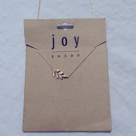 New Gold Leaf Necklace by Joy Susan ✨Beautiful Gift✨ - Picture 1 of 3